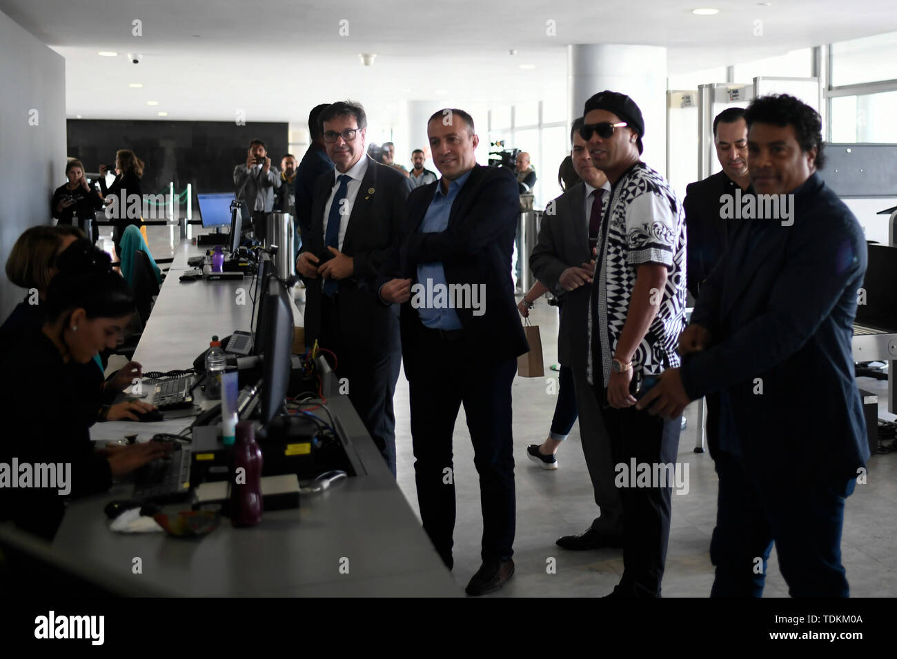 Brasilia, Brazil. 17th June, 2019. DF - Brasilia - 06/17/2019 - Former player Ronaldinho Gaucho - Former Ronaldinho Gaucho accompanied by his sister Roberto de Assis Moreira this Monday, June 17, upon arriving at the Palacio do Planalto for a meeting with Jair Bolsonaro. Photo: Mateus Bonomi/AGIF Credit: AGIF/Alamy Live News Stock Photo
