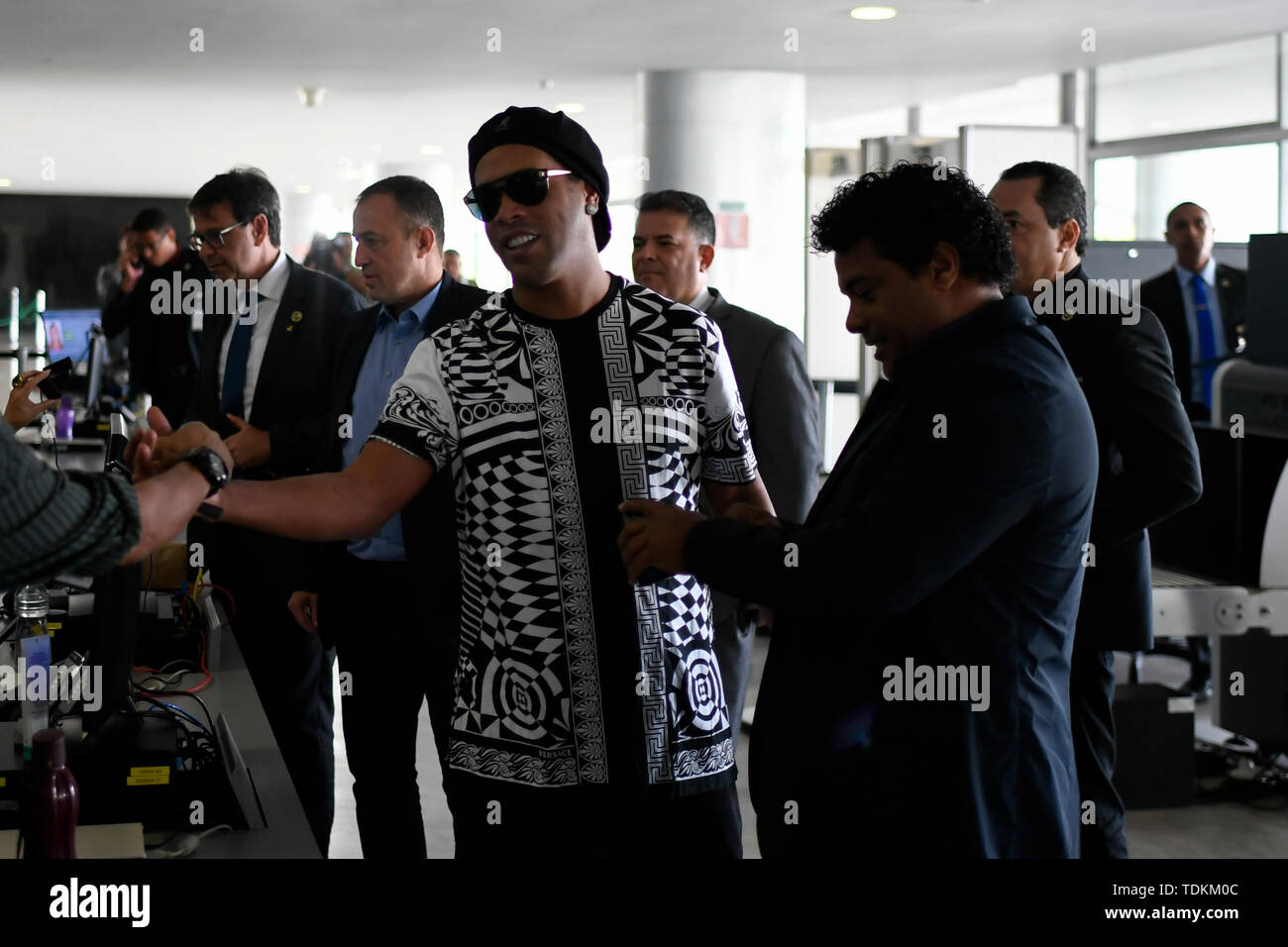 Brasilia, Brazil. 17th June, 2019. DF - Brasilia - 06/17/2019 - Former player Ronaldinho Gaucho - Former Ronaldinho Gaucho accompanied by his sister Roberto de Assis Moreira this Monday, June 17, upon arriving at the Palacio do Planalto for a meeting with Jair Bolsonaro. Photo: Mateus Bonomi/AGIF Credit: AGIF/Alamy Live News Stock Photo