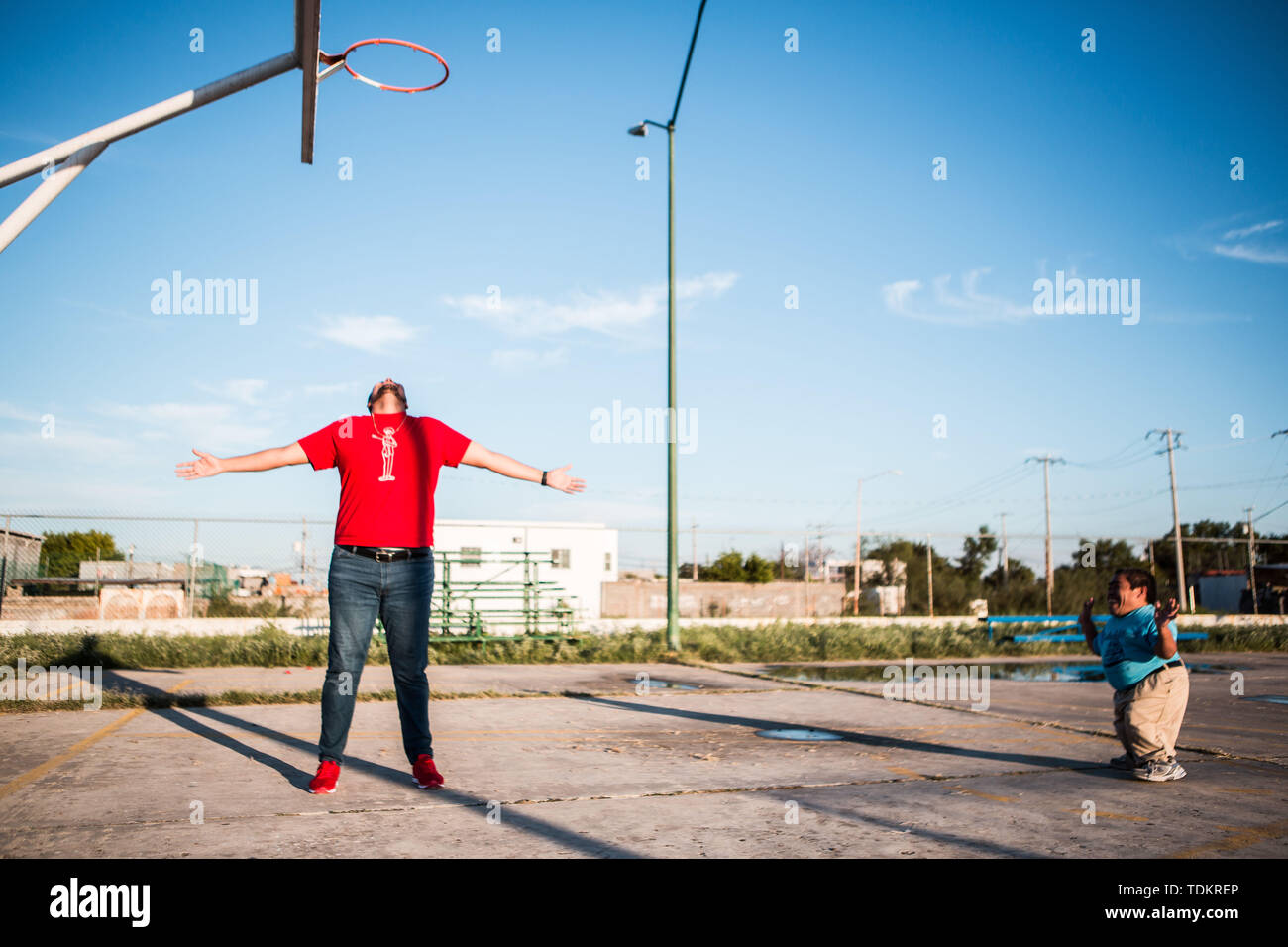 Nuevo Laredo, Mexico. 25th Oct, 2018. SANTIAGO (left) and MARCOS (right) enjoying each other's company. The Mexican city's shortest man and tallest hang out in Nuevo Laredo. Credit: David Tesinsky/ZUMA Wire/Alamy Live News Stock Photo