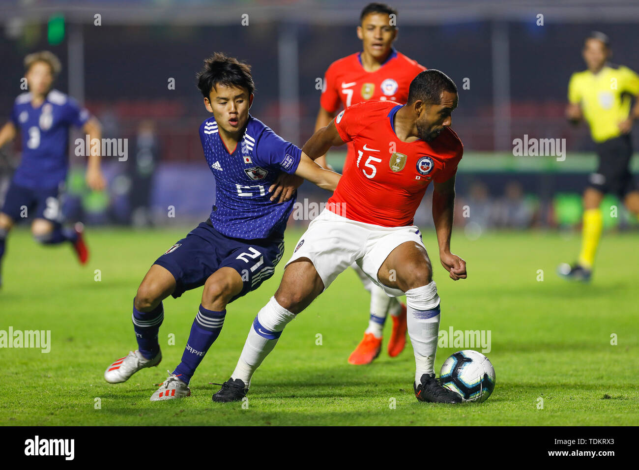 Sao Paulo, Brazil. 17th June, 2019. Sao Paulo, Brazil. 17th June, 2019. Takefusa Kubo and Beausejour during a match between Japan and Chile, valid for the group stage of the Copa América 2019, held this Monday (17) at the Morumbi Stadium in São Paulo, SP. (Photo: Ricardo Moreira/Fotoarena) Credit: Foto Arena LTDA/Alamy Live News Credit: Foto Arena LTDA/Alamy Live News Stock Photo