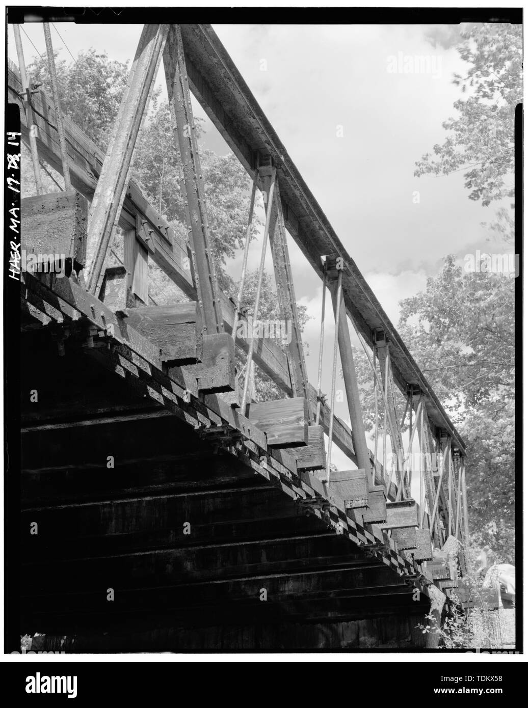 Oblique view of deck bracing and multiple-member lower chord, looking northeast - Atherton Bridge, Spanning Nashua River on Bolton Road, Lancaster, Worcester County, MA; J.H. Cofrode and Company; Phoenix Iron Company; Post, Simeon S; Wilder, Charles L; Thissle, Joshua; Thayer, Nathaniel; Hawley, Monica E, transmitter; Jackson, Donald C, transmitter; Massachusetts Department of Public Works, sponsor; Massachusetts Historical Commission, sponsor; Garvey, Jane F, sponsor; Turner, George R, sponsor; Roper, Stephen J, sponsor; Kapsch, Robert J, sponsor; Fitzgerald, Elsa, sponsor; Delony, Eric, proj Stock Photo