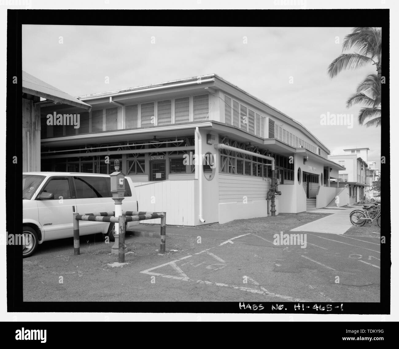 Oblique view of northeastern corner of building, east end in foreground and north side on the right side of the photo, main entrance to building in view on north side, view facing west - U.S. Naval Base, Pearl Harbor, Yard Restaurant, Seventh Street at Avenue D, Pearl City, Honolulu County, HI Stock Photo