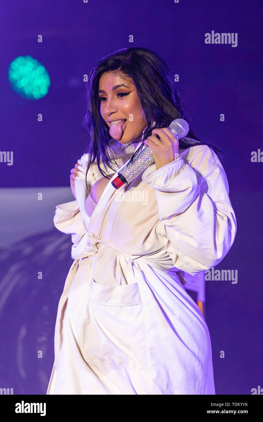 June 16, 2019 - Manchester, Tennessee, U.S - CARDI B changes into