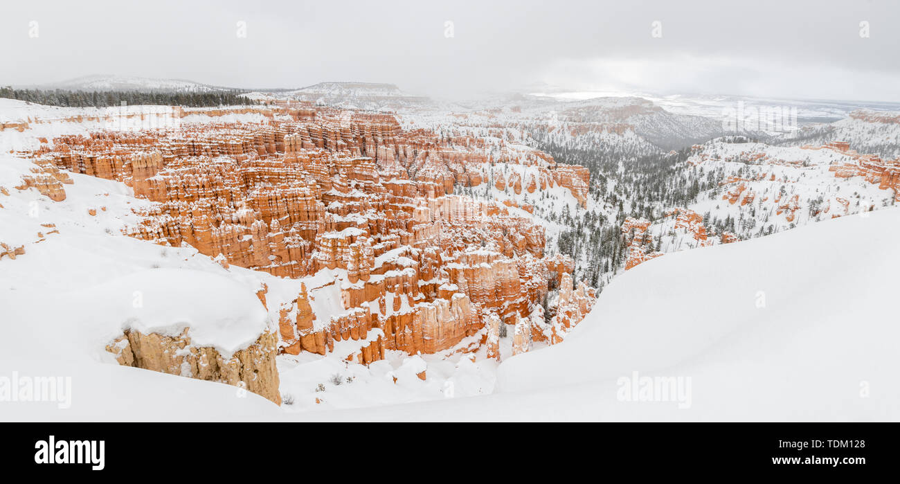 Bryce canyon panorama with snow in Winter with red rocks and blue sky, Utah, USA Stock Photo