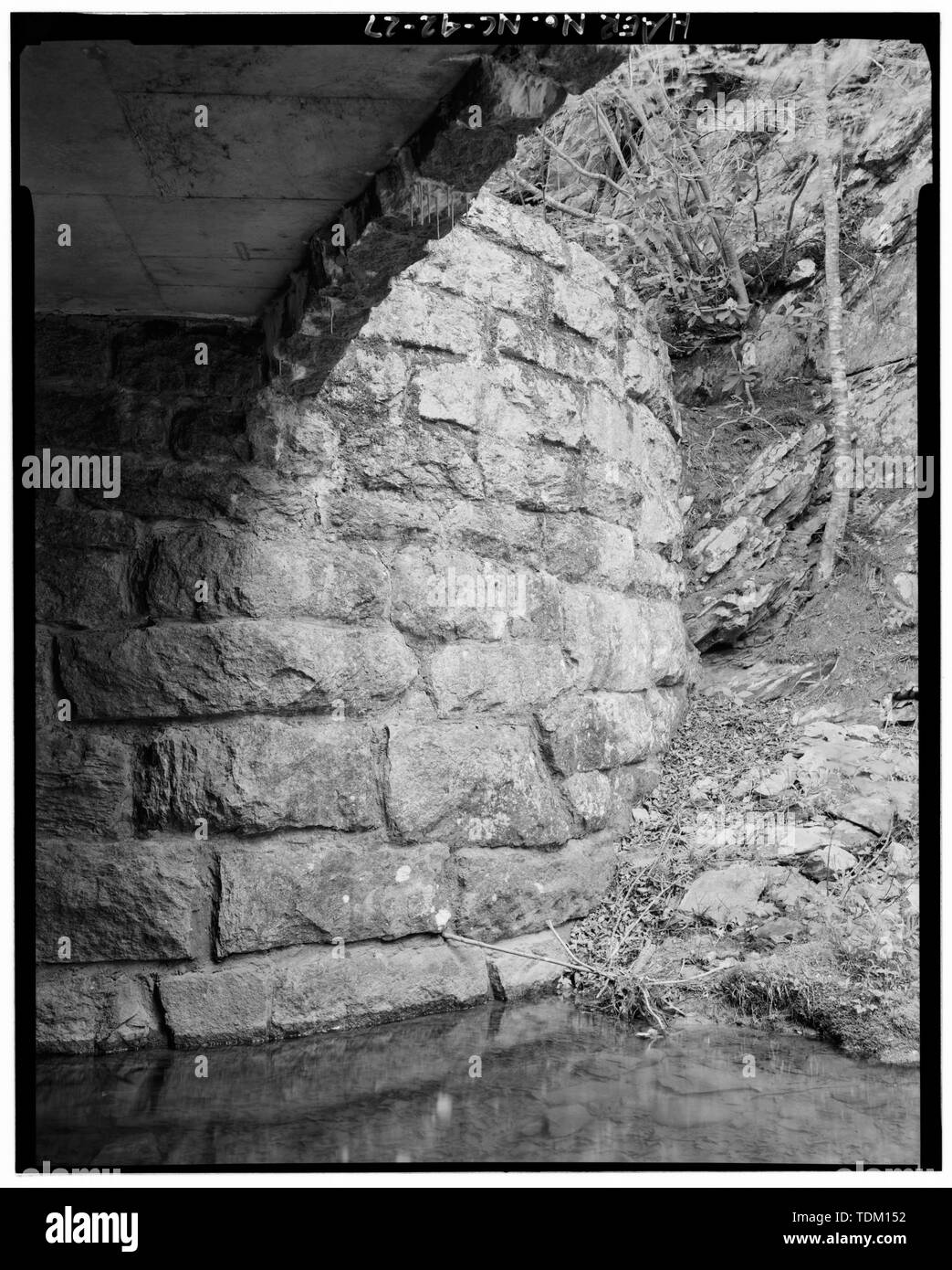 Otter Creek Bridge -5. Detail of the interior abutment wall. Wingwall, and facade thickness. - Blue Ridge Parkway, Between Shenandoah National Park and Great Smoky Mountains, Asheville, Buncombe County, NC Stock Photo