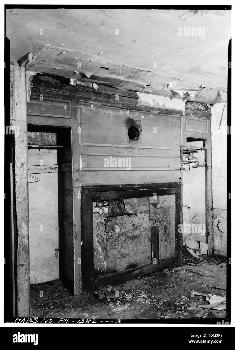 PANELING IN BACK ROOM OF FIRST FLOOR - Joseph Wharton House, 119 Lombard Street, Philadelphia, Philadelphia County, PA Stock Photo