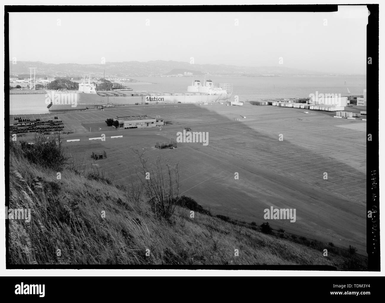 PANORAMIC VIEW OF SHIPYARD NO. 3, LOOKING SOUTHEAST. FIRST AID STATION ...