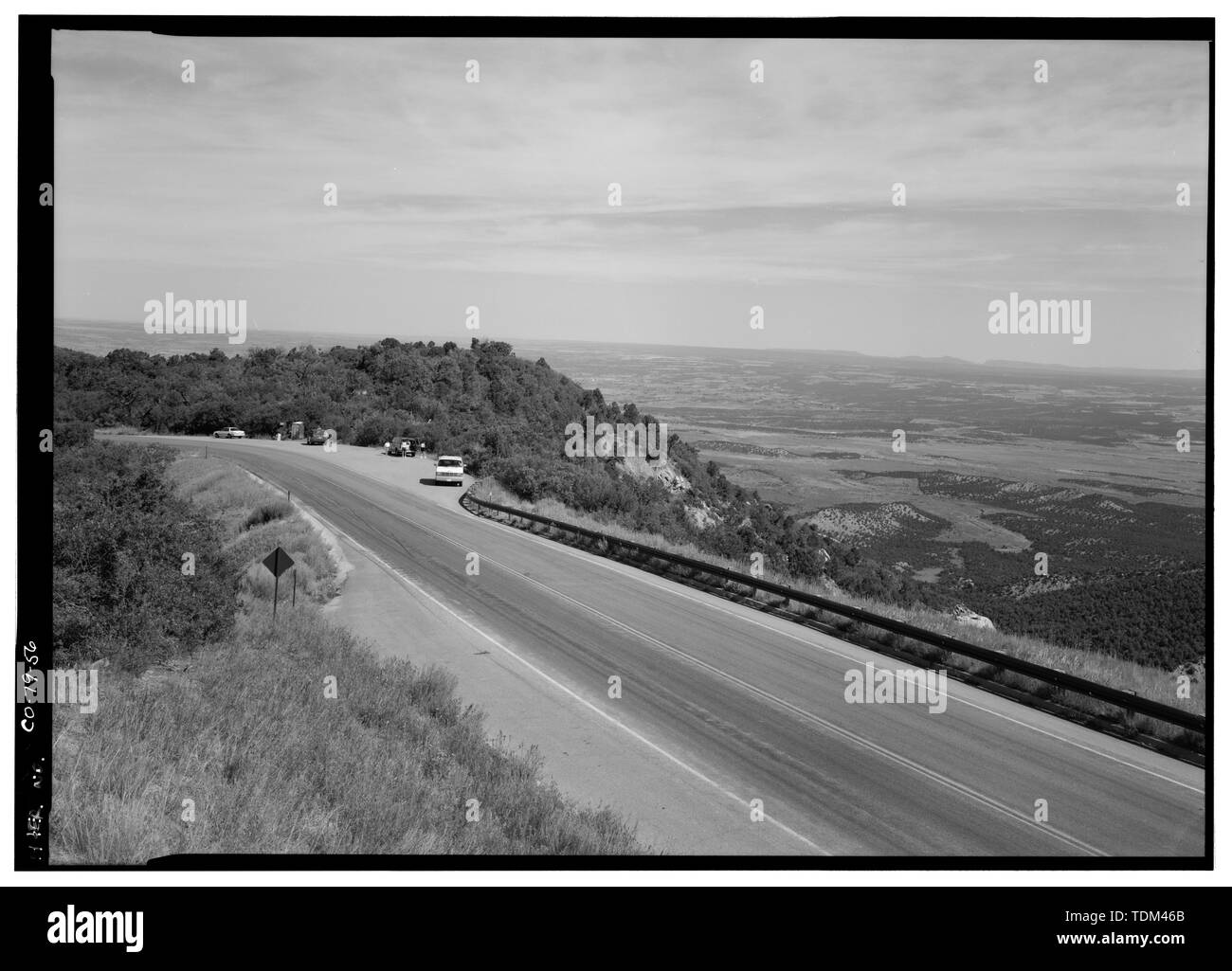 PARKING FOR GEOLOGICAL OVERLOOK, FACING NW. SAME CAMERA LOCATION AS No