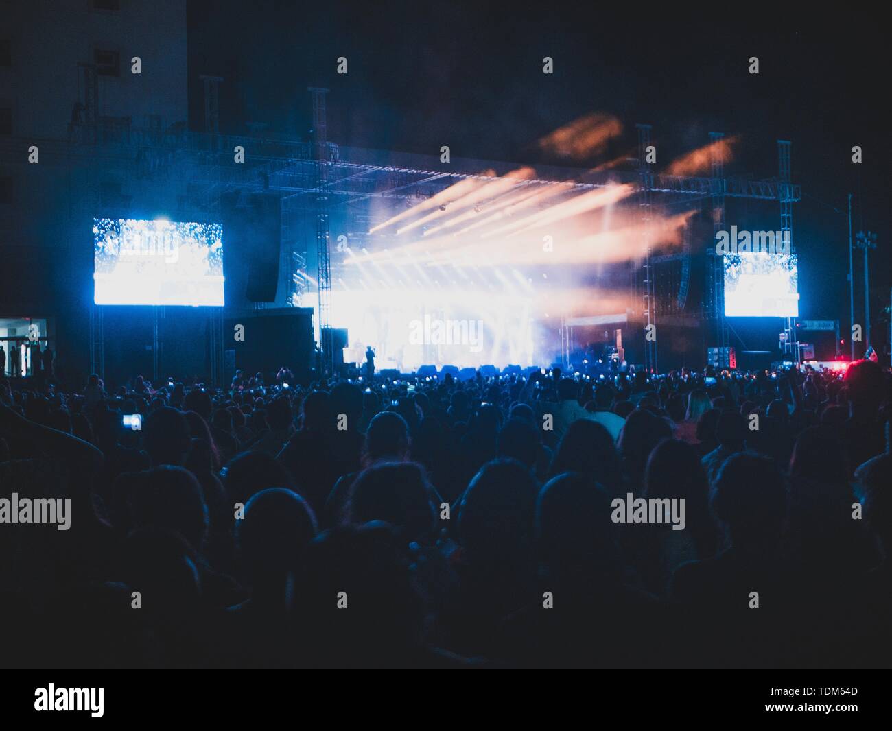Rock concert audience from stage hi-res stock photography and images ...