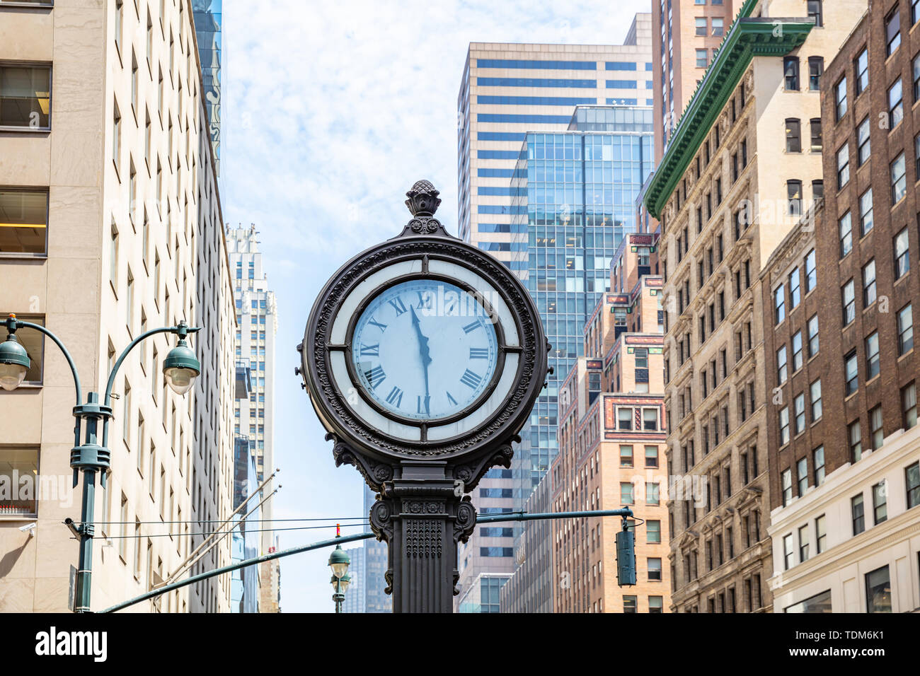 New york 5th avenue clock hires stock photography and images Alamy