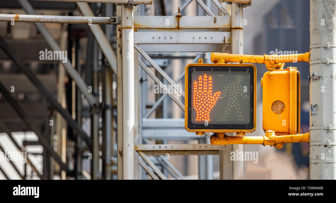 Dont walk hand stop hi-res stock photography and images - Alamy