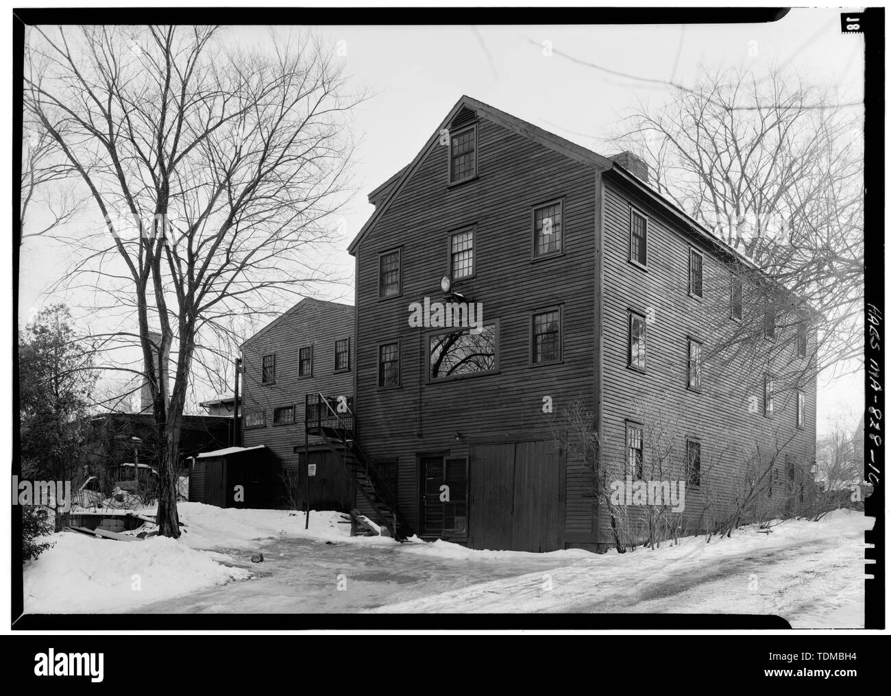 PERSPECTIVE VIEW (FROM NORTHWEST) SHOWING NEW ADDITIONS - Sergeant Samuel Hartwell House, Virginia Road, Lincoln, Middlesex County, MA Stock Photo