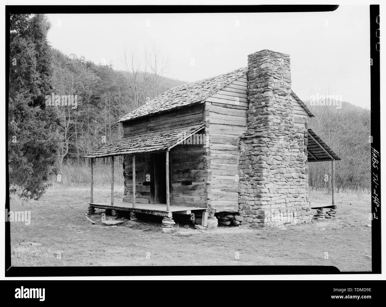 PERSPECTIVE VIEW OF WEST (REAR) AND SOUTH SIDE - John Oliver Cabin, Townsend, Blount County, TN Stock Photo