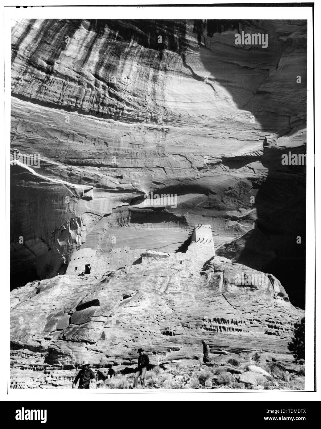PERSPECTIVE VIEW TOWARDS CENTRAL TOWER GROUP Mummy Cave, Navajo