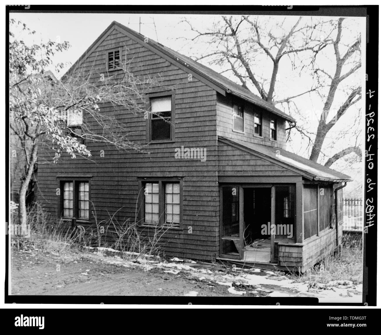 PHOTOCOPY OF PHOTOGRAPH VIEW NORTHEAST, WEST AND SOUTH SIDE - Porter Pollock Estate, Caretaker's House, 603 Wick Avenue, Youngstown, Mahoning County, OH Stock Photo