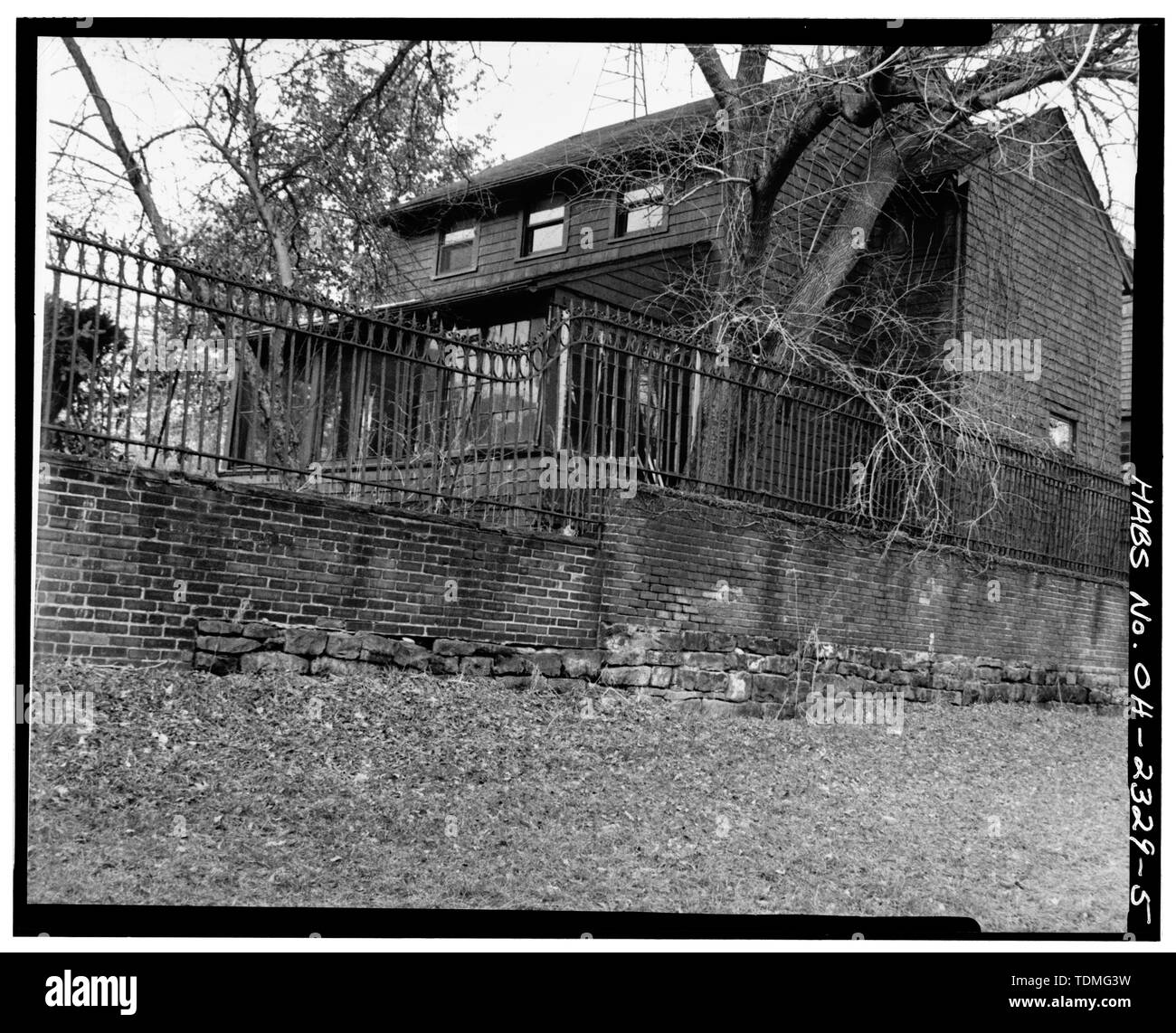 PHOTOCOPY OF PHOTOGRAPH VIEW NORTHEAST, SOUTH AND EAST SIDE - Porter Pollock Estate, Caretaker's House, 603 Wick Avenue, Youngstown, Mahoning County, OH Stock Photo