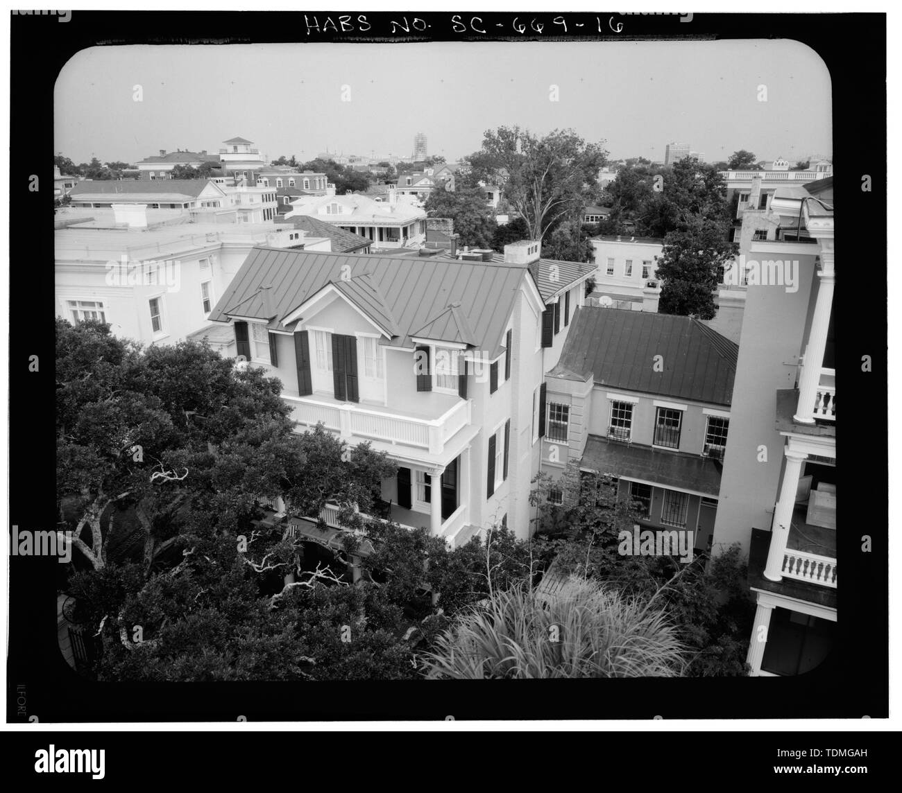 PHOTOGRAMMETRIC IMAGE- AERIAL VIEW SOUTHEAST CORNER - Louis De Saussure  Carriage House, 2 South Battery Street, Charleston, Charleston County, SC;  Price, Virginia B, transmitter Stock Photo - Alamy