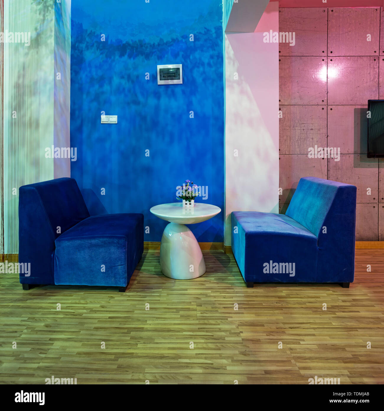 Family vacation hotel lobby hi-res stock photography and images - Alamy
