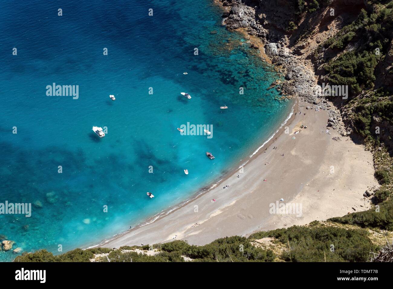 View on the beach Platja des Coll Baix, turquoise blue water, anchoring boats, peninsula near Alcudia, Majorca, Balearic Islands, Spain Stock Photo