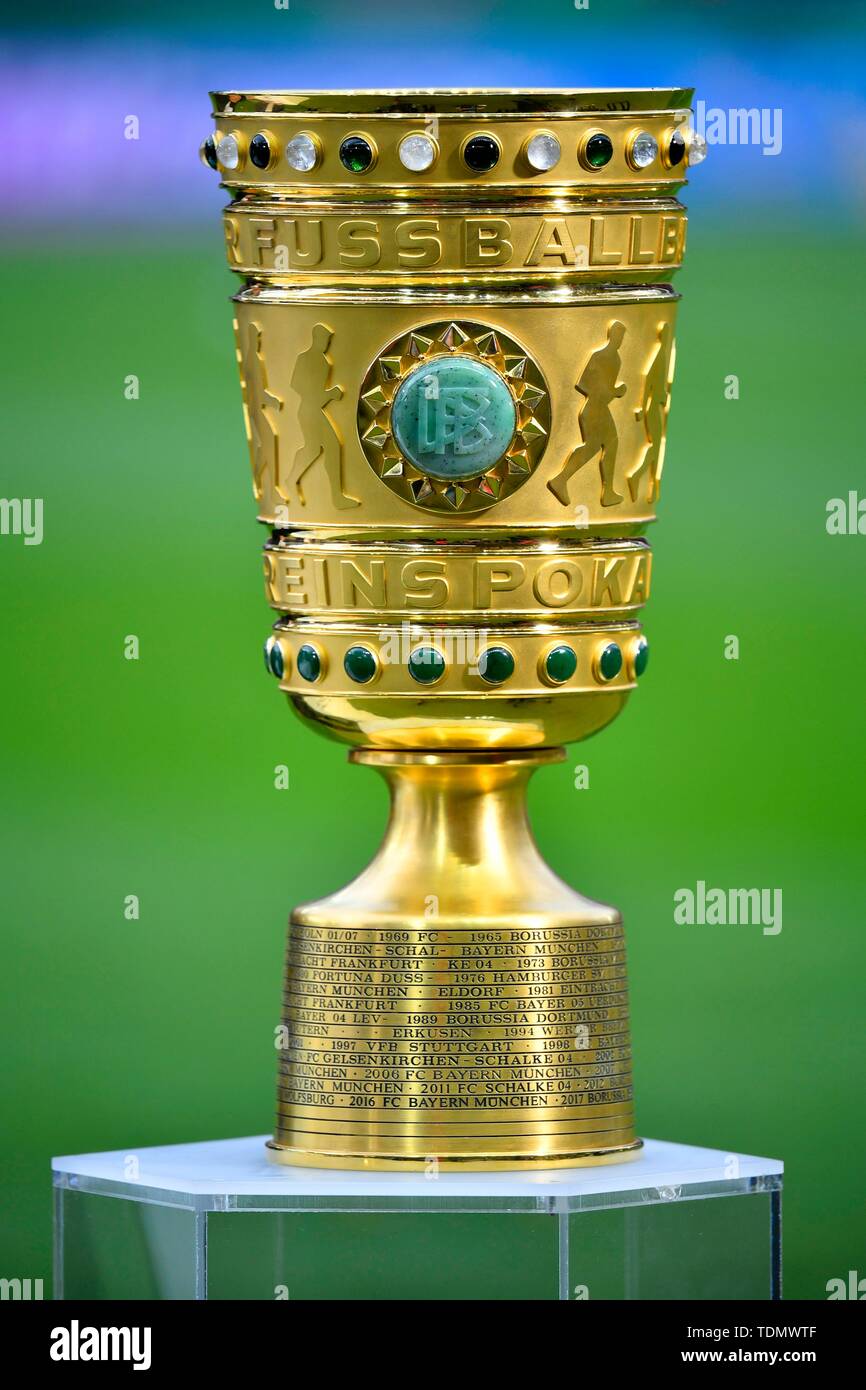 Football league cup trophy hi-res stock photography and images - Alamy