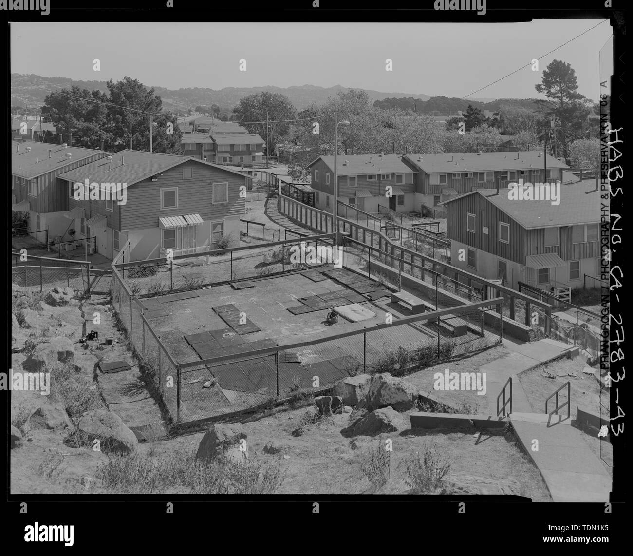 Part 2 of 3 of panorama with HABS CA-2783-42 and HABS CA-2783-44. View of Easter Hill site as seen from balcony of Building No. 31. Building No. 19 on left, Building No. 17 at left rear, Building No. 12 at right rear, Building No. 10 at right. Note boulders on hillside. Playground at center is a later addition. Looking east - Easter Hill Village, Bordered by South Twenty-sixth Street, South Twenty-eighth Street, Hinkley Avenue, Foothill Avenue and Corto Square, Richmond, Contra Costa County, CA Stock Photo