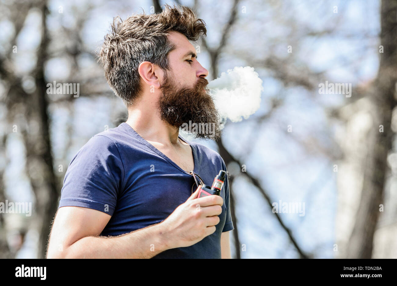 elfbar elfa kaufen hipster man hold vaping device. man smoking e-cigarette. Health safety and  addiction. inhaling vapor. Mature hipster with beard. Bearded brutal male  smoking electronic cigarette. Looking good Stock Photo