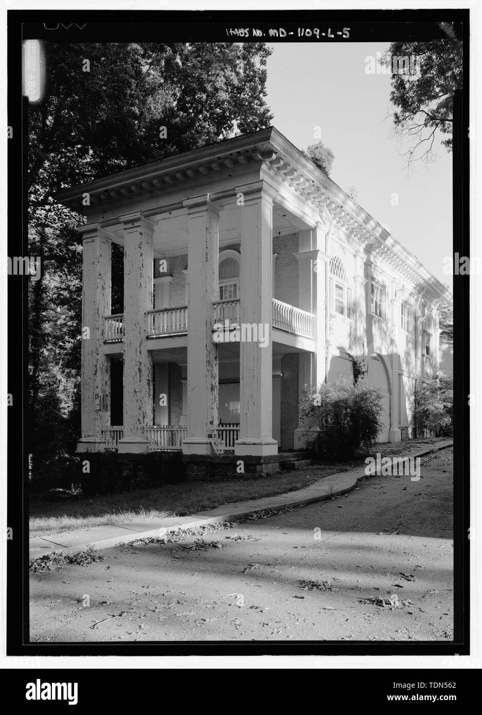 Perspective view looking northwest - National Park Seminary, Colonial House, 2745 Dewitt Circle, Silver Spring, Montgomery County, MD; Phi Delta Psi sorority; Cassedy, John Irving, A; Price, Virginia B, transmitter; Ott, Cynthia, historian; Boucher, Jack E, photographer; Price, Virginia B, transmitter; Lavoie, Catherine C, project manager; Price, Virginia B, transmitter Stock Photo