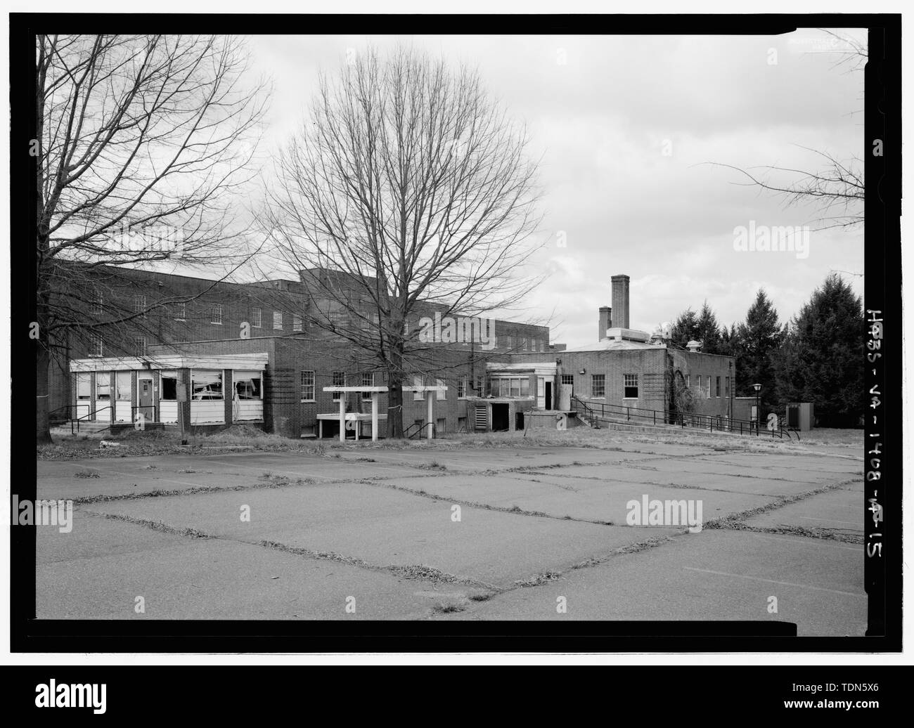 Perspective view of kitchen and cafeteria entrance, from northeast ...