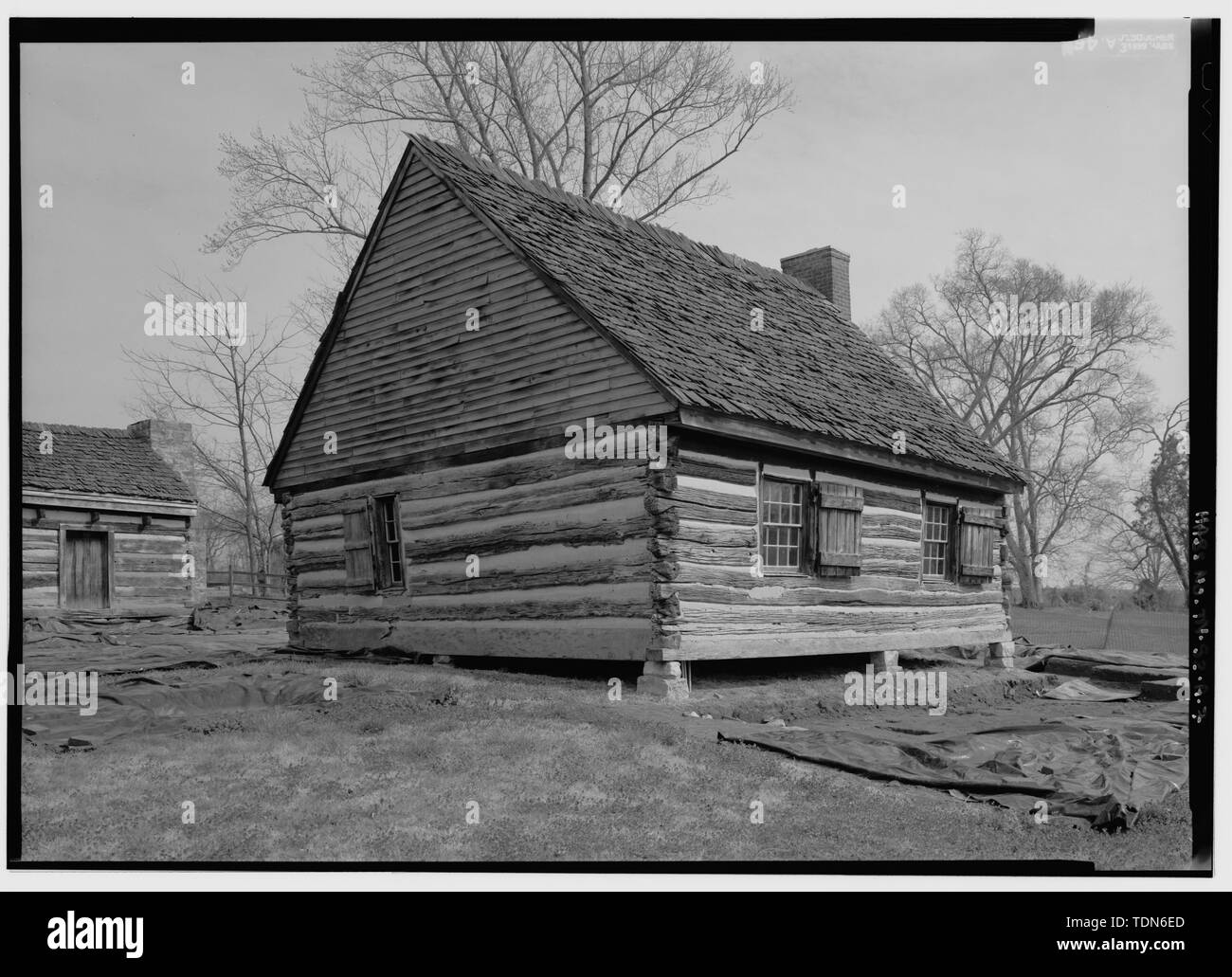Perspective view of the cabin, looking from the northwest; sight-line includes a portion of the east cabin - The Hermitage, West Cabin, 4580 Rachel's Lane, Hermitage, Davidson County, TN Stock Photo