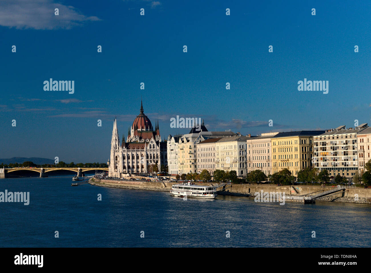 Blick ueber die Donau zum Parlament, Pest, Budapest, Ungarn, Europa Stock Photo