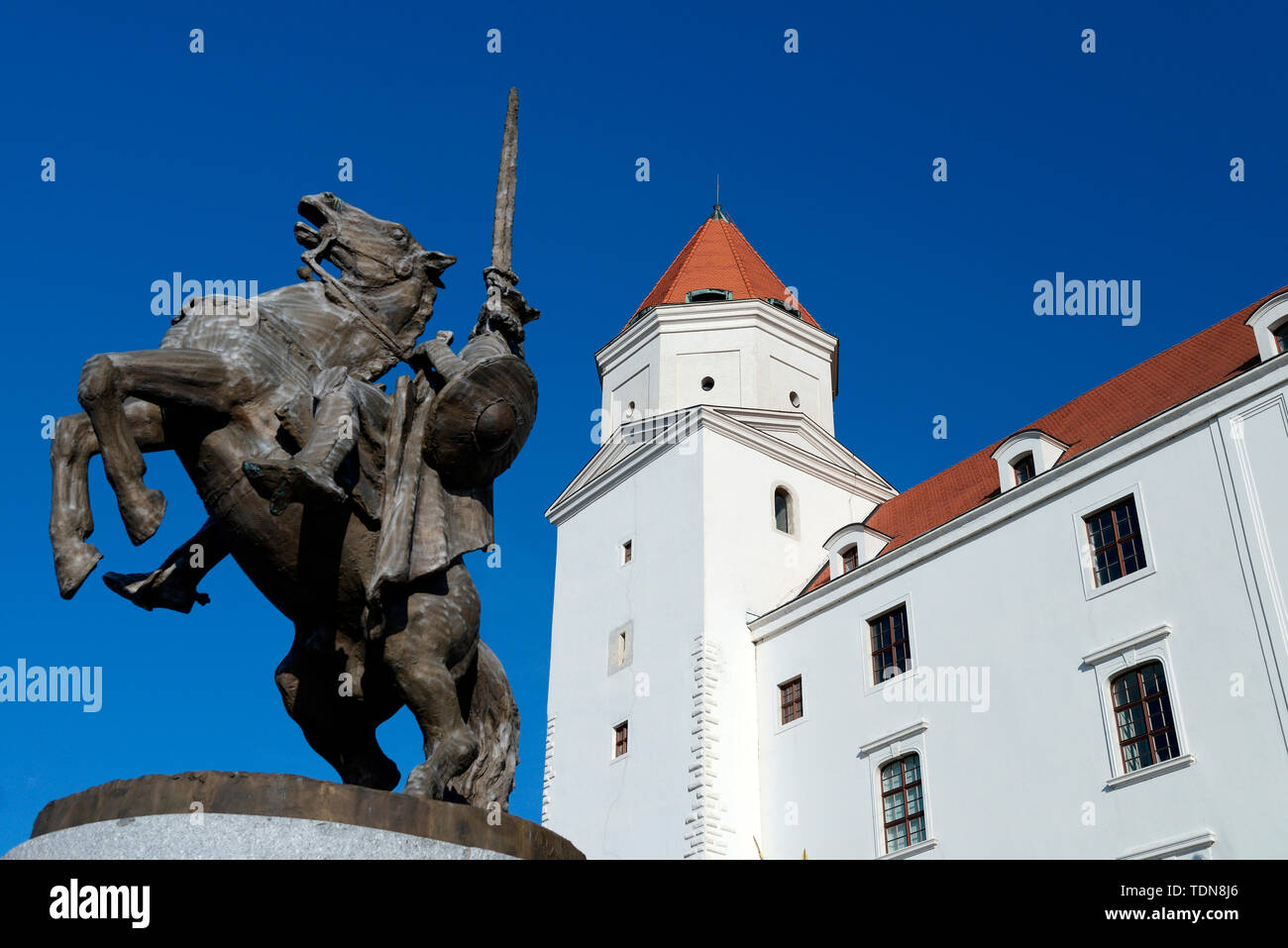 Bratislava, Burg Bratislava, Reiterstandbild des Koenig Svatopluk, Slovakei, Europa, Karpaten, Burg Pressburg Stock Photo