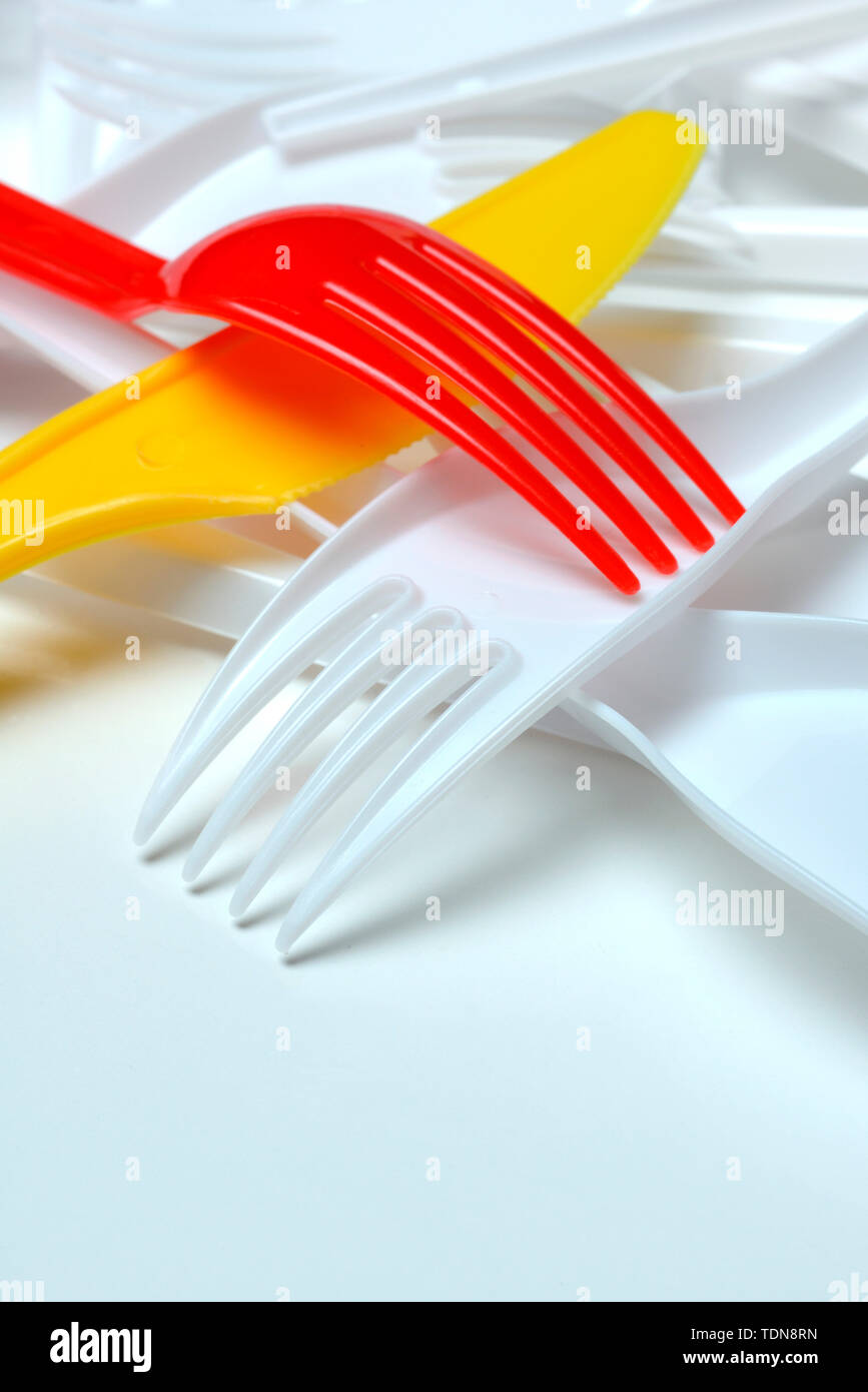 Plastikbesteck, Plastik, Plastikmesser, Plastikgabel, Plastikartikel Stock  Photo - Alamy