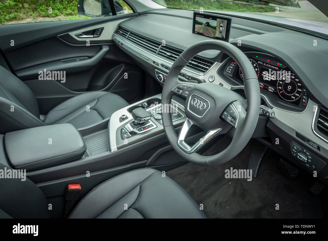 Extremely important passport Venture Audi q7 interior hi-res stock photography and images - Alamy