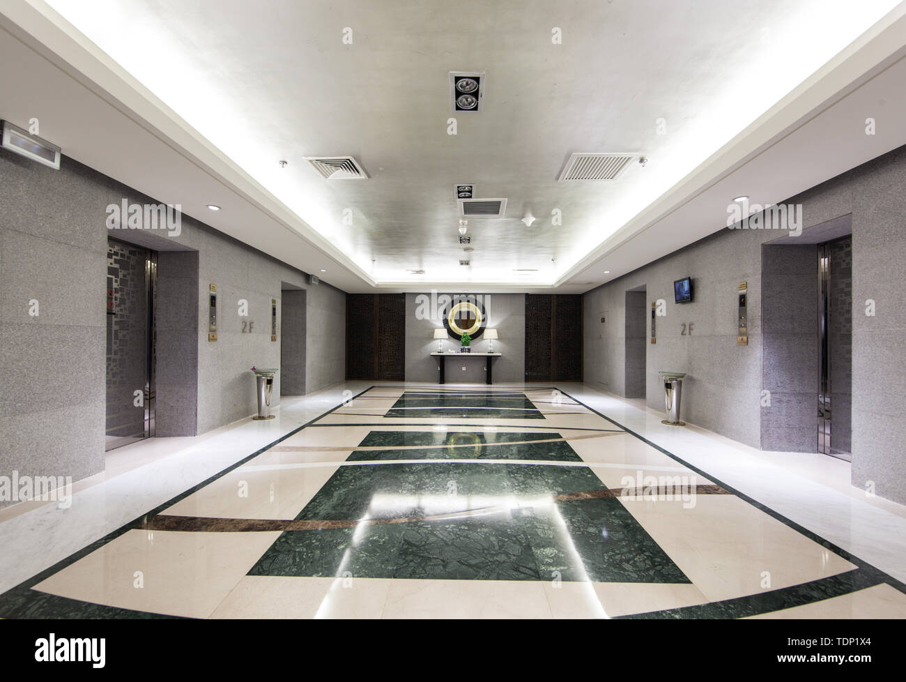 Family hotel lobby hi-res stock photography and images - Alamy