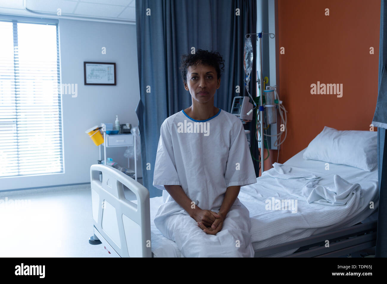 Mature woman in hospital bed hi-res stock photography and images - Alamy