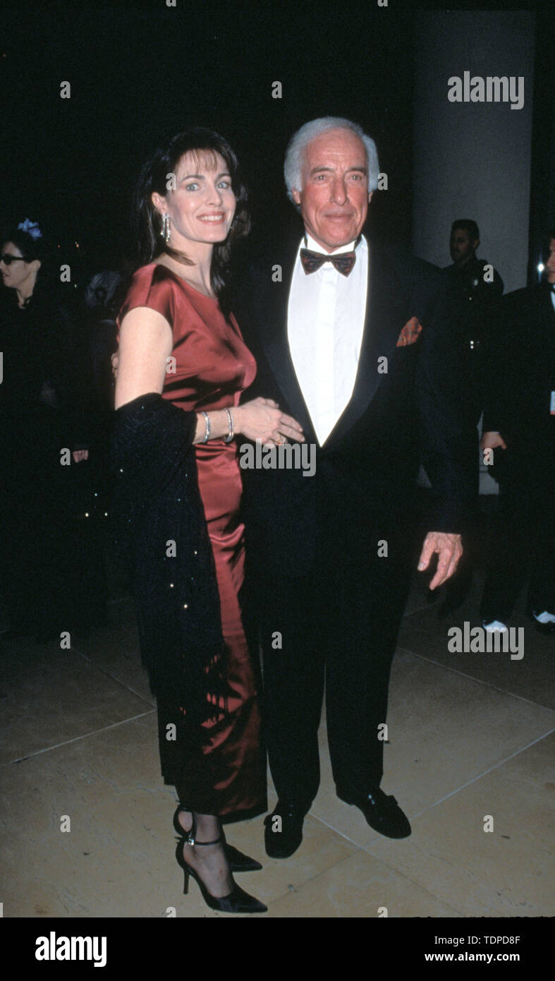 Feb 04, 1999; Los Angeles, CA, USA; Actress CYNTHIA SIKES with husband Director BUD YORKIN @ AFI Salutes Dustin Hoffman. (Credit Image: © Chris Delmas/ZUMA Wire) Stock Photo