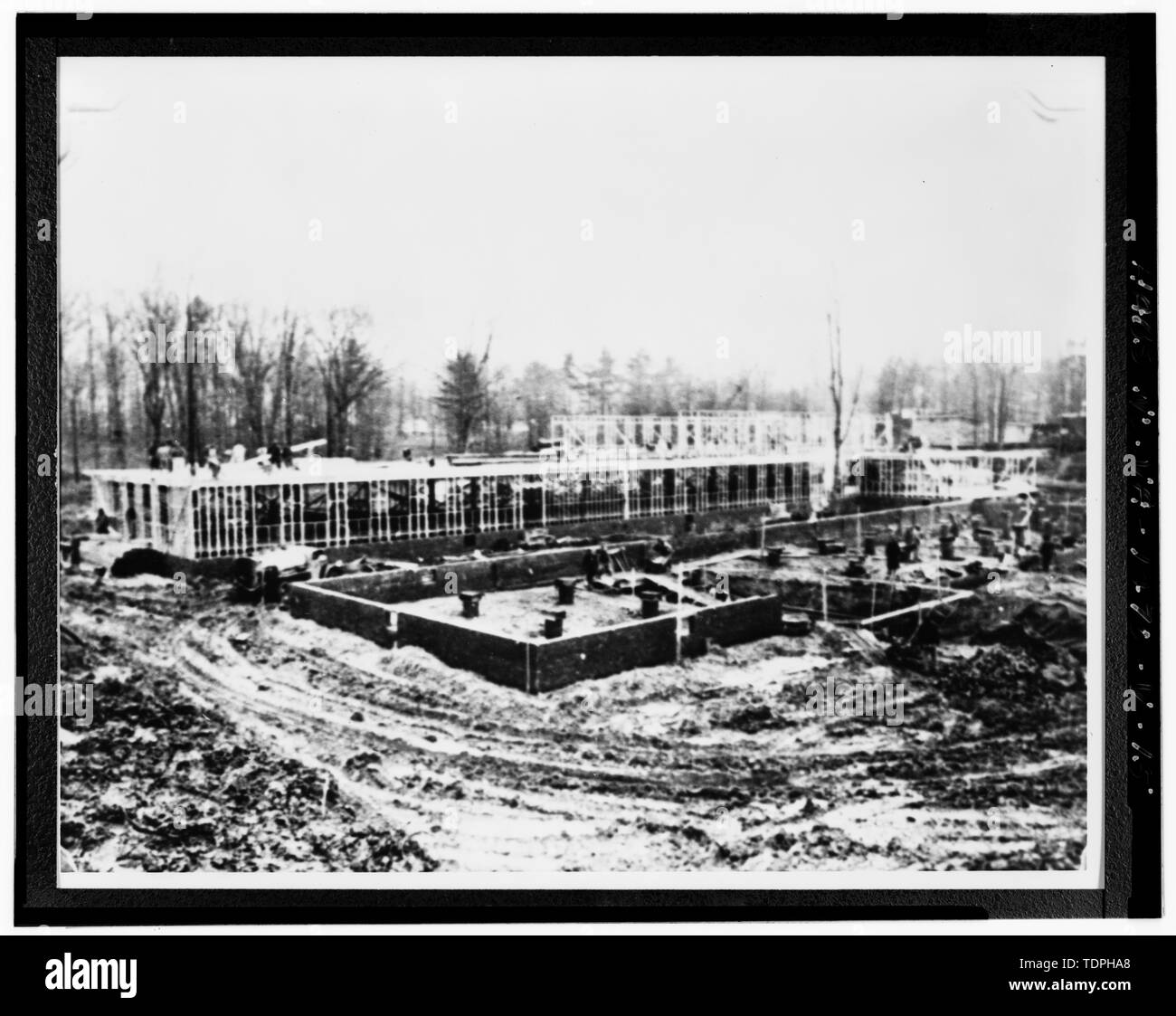 1942 (original print on file at U.S. Army Intelligence Security Command, Fort Belvoir, Virginia). VIEW OF CONSTRUCTION OF BUILDING 401. NOTE PLATFORM-TYPE CONSTRUCTION. - Arlington Hall Station, Building No. 401, 4000 Arlington Boulevard, Arlington, Arlington County, VA; Van Dyke, Tina, transmitter Stock Photo