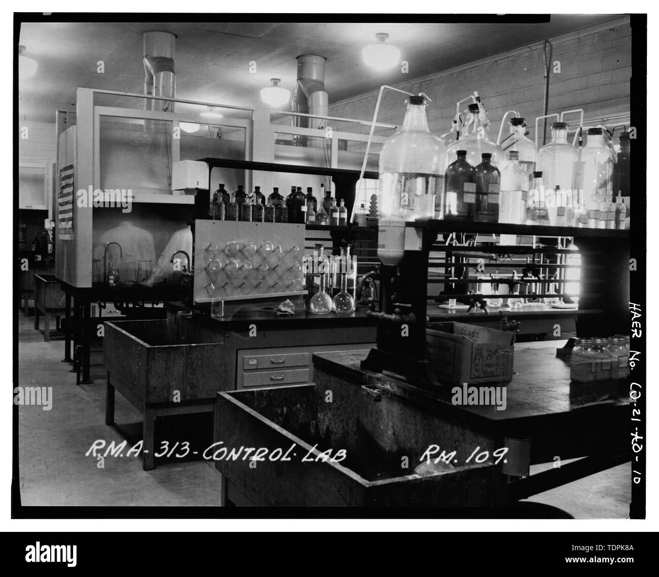 1940s engineering lab hi-res stock photography and images - Alamy