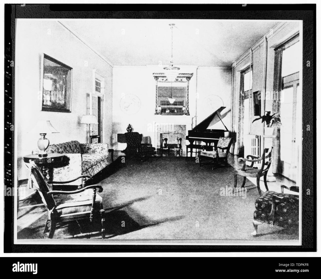 ca. 1930 (original print on file at U.S. Army Intelligence Security Command, Fort Belvoir, Virginia). INTERIOR VIEW TO WEST OF FIRST FLOOR ROOM TO NORTHWEST OF MAIN ENTRY IN MAIN BUILDING OF ARLINGTON HALL JUNIOR COLLEGE. - Arlington Hall Station, Main Building, 4000 Arlington Boulevard, Arlington, Arlington County, VA; VanDyke, Tina, transmitter Stock Photo