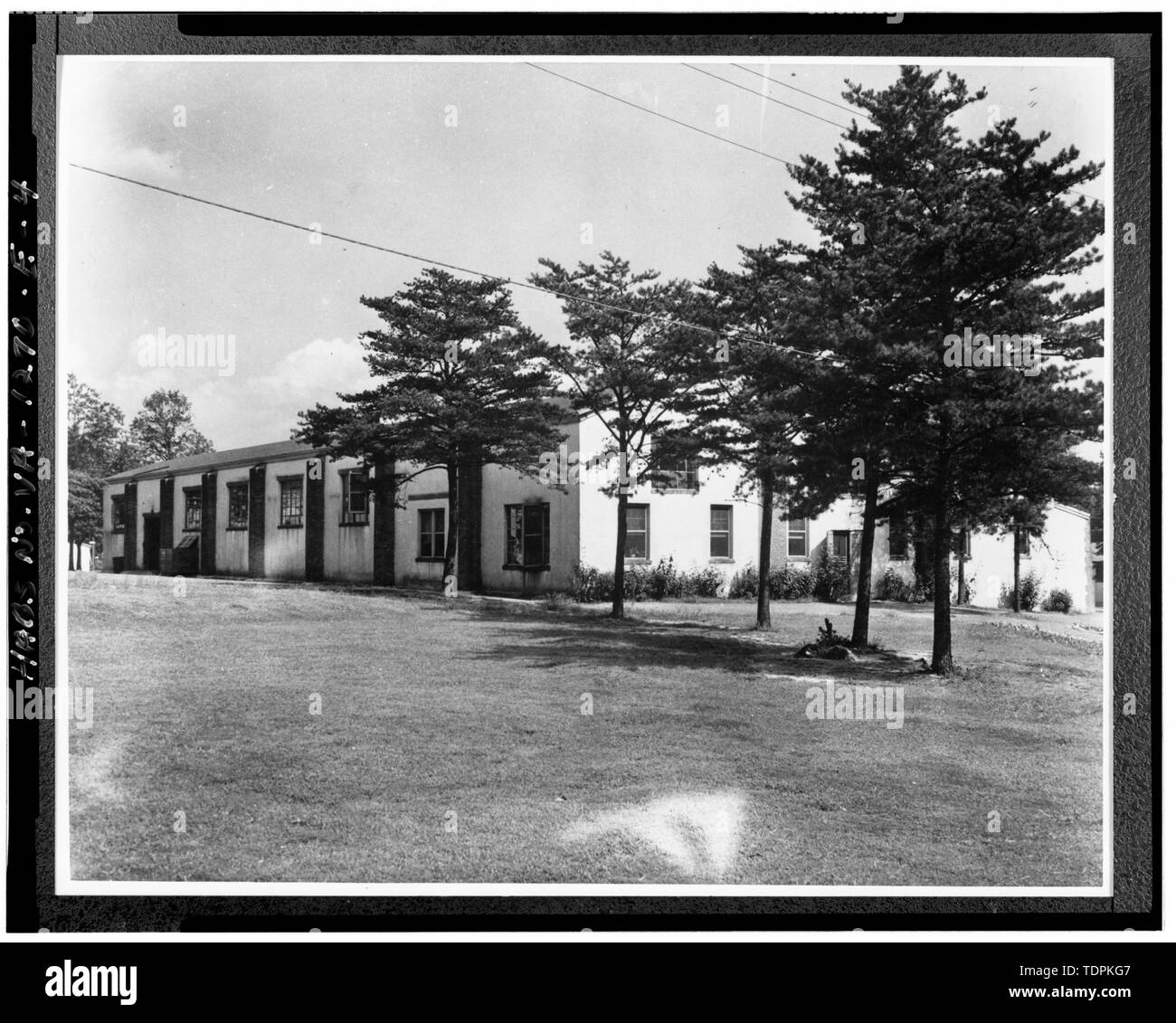 ca. 1944 (original print on file at U.S. Army Intelligence Security Command, Fort Belvoir, Virginia). VIEW TO SOUTHEAST. - Arlington Hall Station, Building No. 110, 4000 Arlington Boulevard, Arlington, Arlington County, VA; Van Dyke, Tine, transmitter Stock Photo