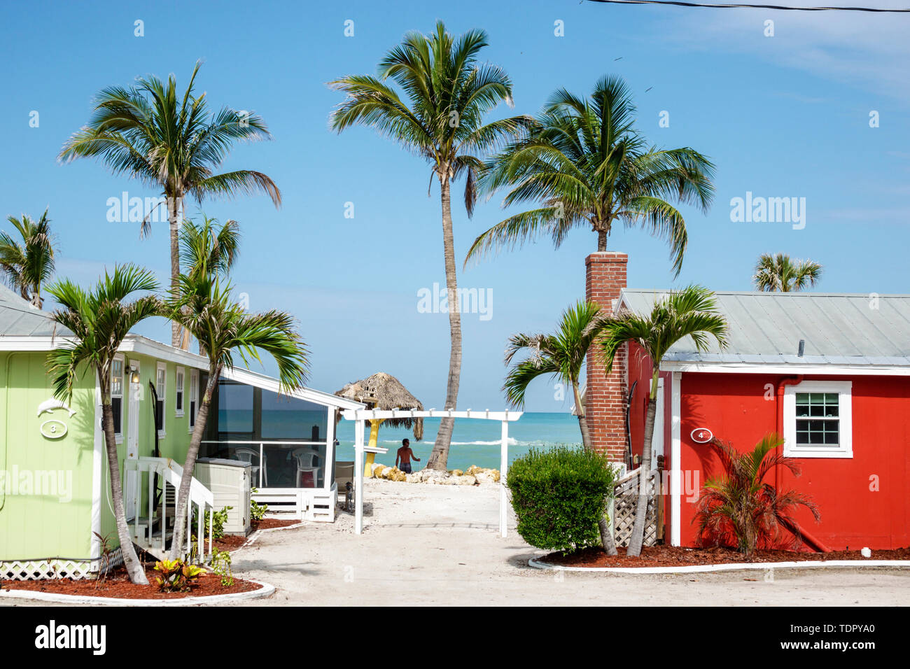 Sanibel Island Florida,Castaways Beach & Bay water Cottages,resort,hotel  hotels lodging inn motel motels,beach beaches,colorful waterfront  cottage,pal Stock Photo - Alamy