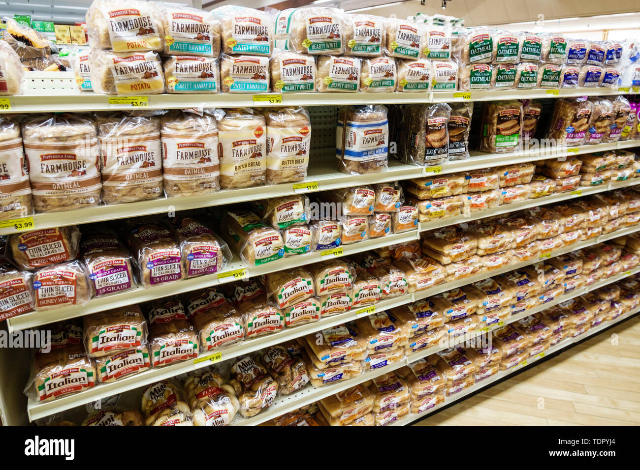 Sanibel Island Florida,Jerry's Foods,grocery store supermarket,inside interior,shelves display sale,bread,packaged loaf,FL190508018 Stock Photo