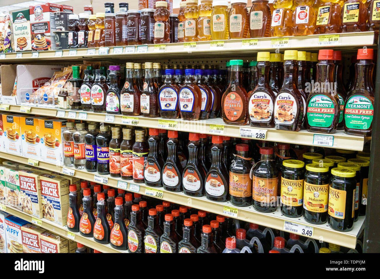 Sanibel Island Florida,Jerry's Foods,grocery store supermarket,inside interior,shelves display sale,breakfast,maple syrup,FL190508026 Stock Photo