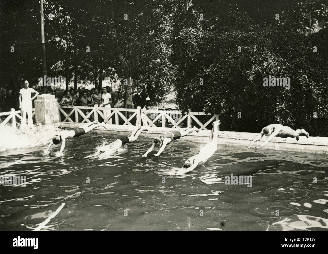 Swimming competition during fascism, Italy 1920s Stock Photo