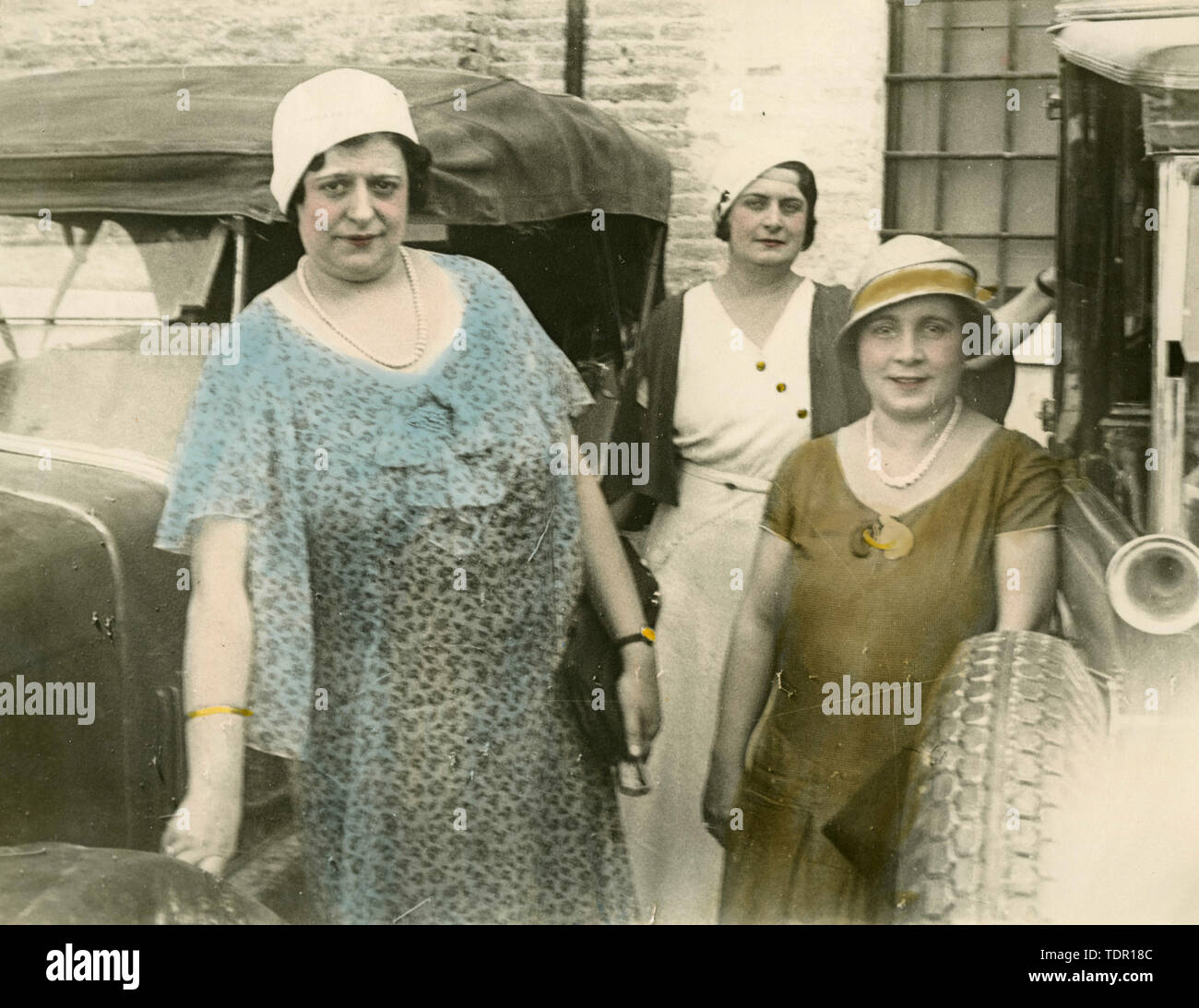 Three women next to the cars, Italy 1934 Stock Photo