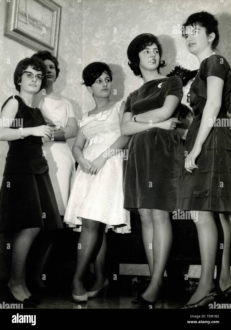 Girls 1960s fashion hi-res stock photography and images - Alamy