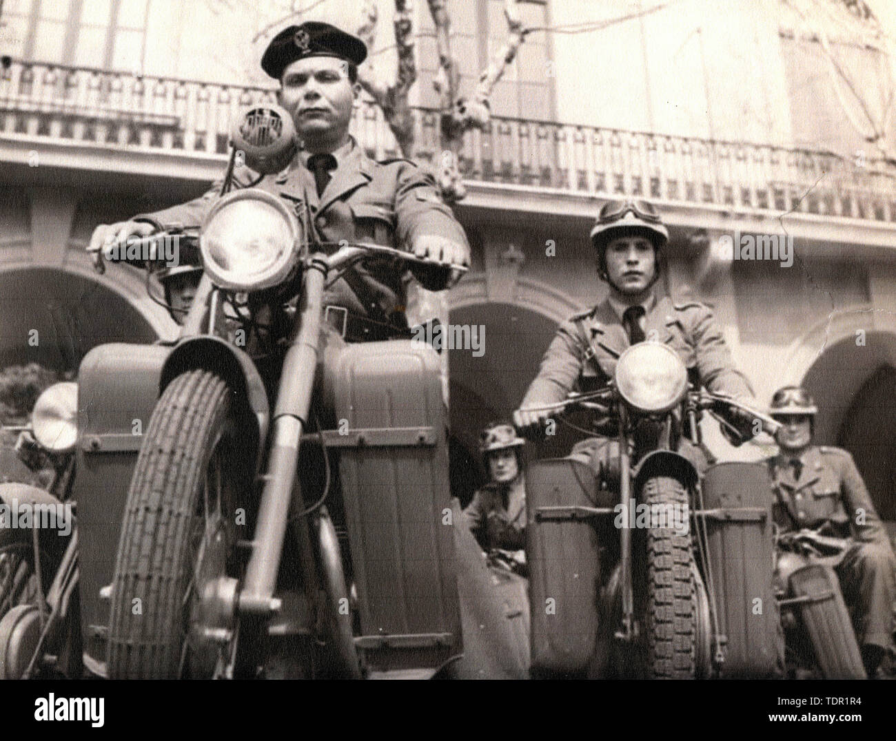 italian-army-motorcyclists-1950s-TDR1R4.jpg