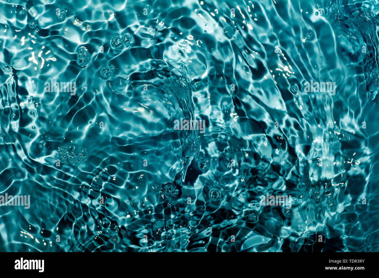 Crystal clear blue ocean splashes hi-res stock photography and images ...