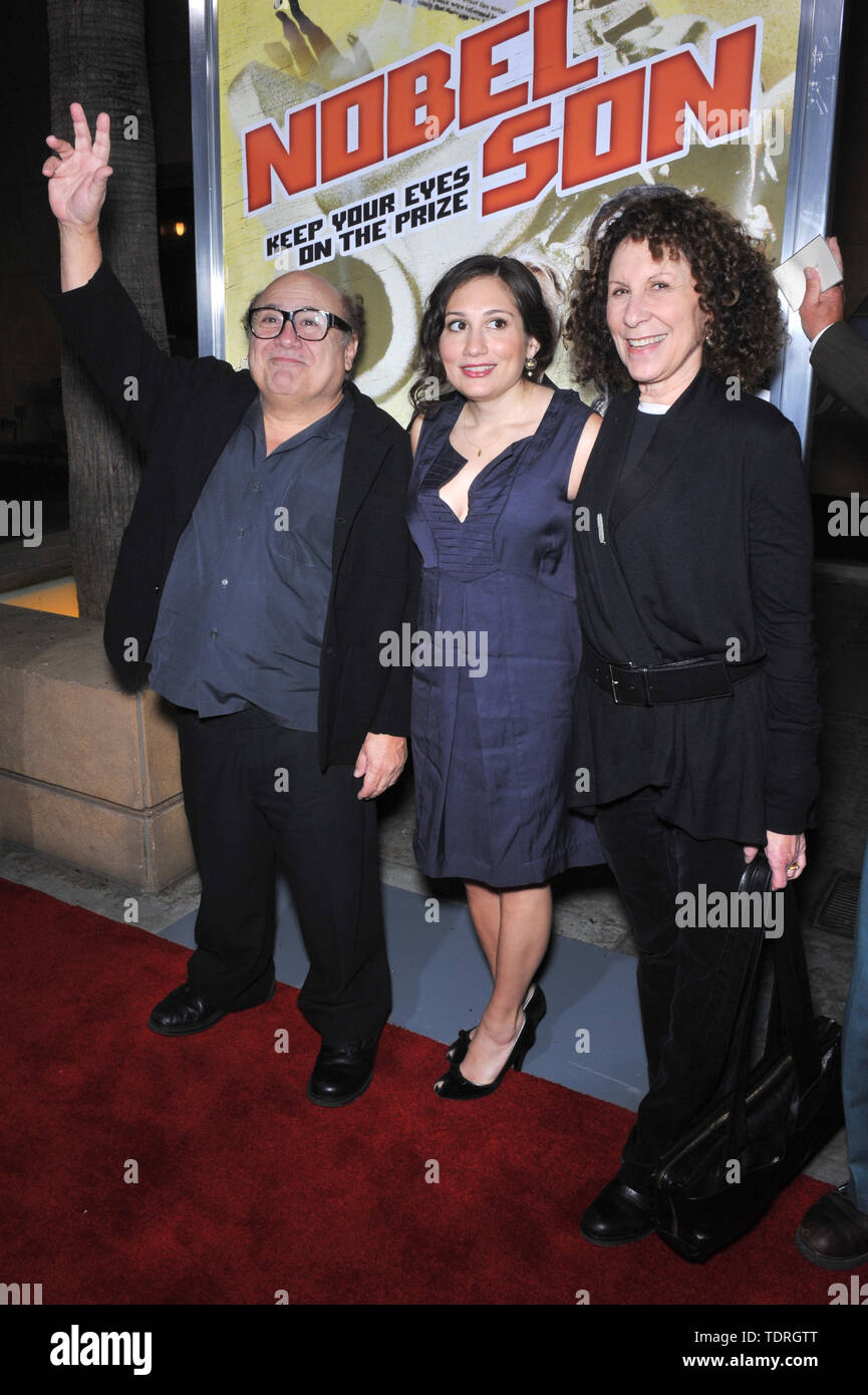 LOS ANGELES, CA. December 02, 2008: Danny DeVito, daughter Lucy DeVito ...