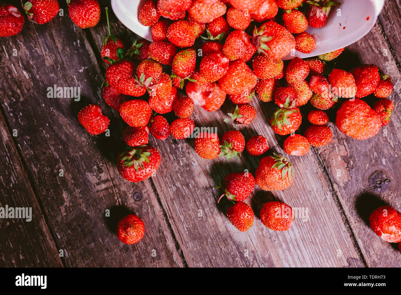 Strawberries in white bucket hi-res stock photography and images - Alamy